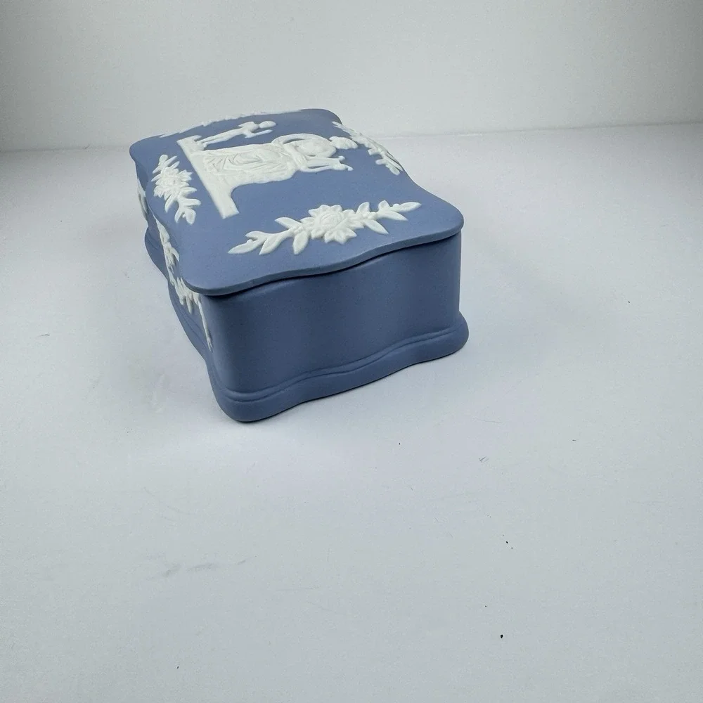 Jasperware Japan Lidded Jewelry Trinket Box Blue 5.5in Woman‎ Cherub Vanity